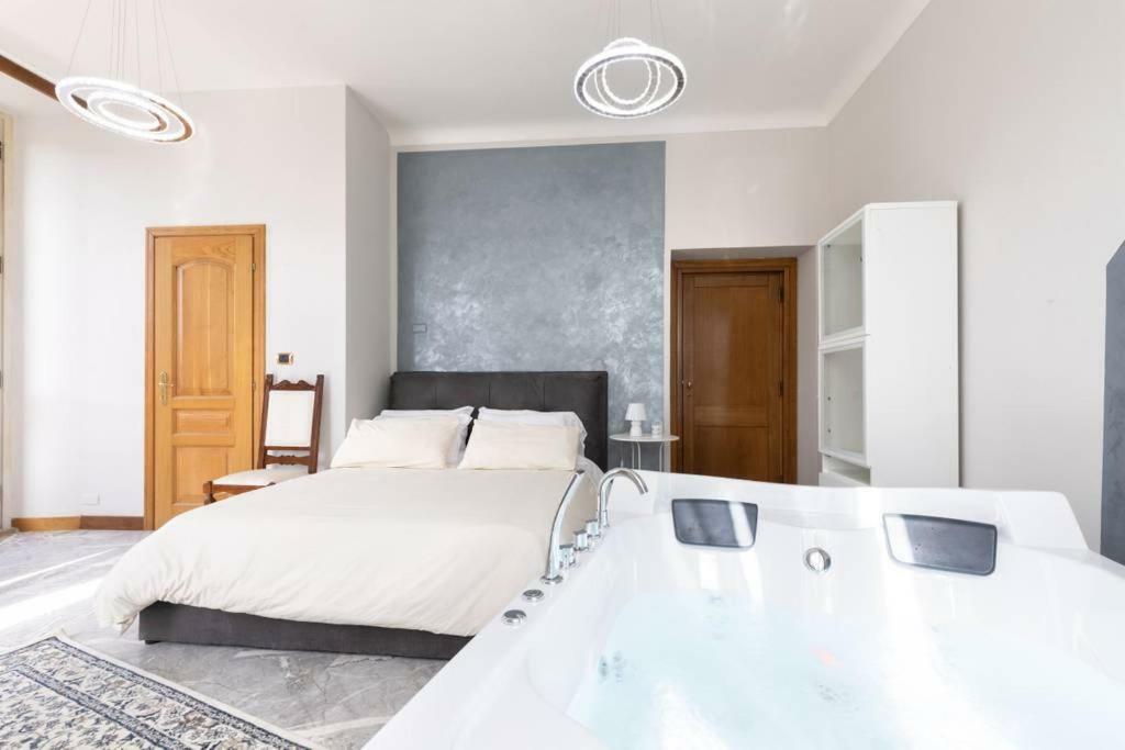 Apartament Jacuzzi In Front Of The Colosseum Rzym Zewnętrze zdjęcie